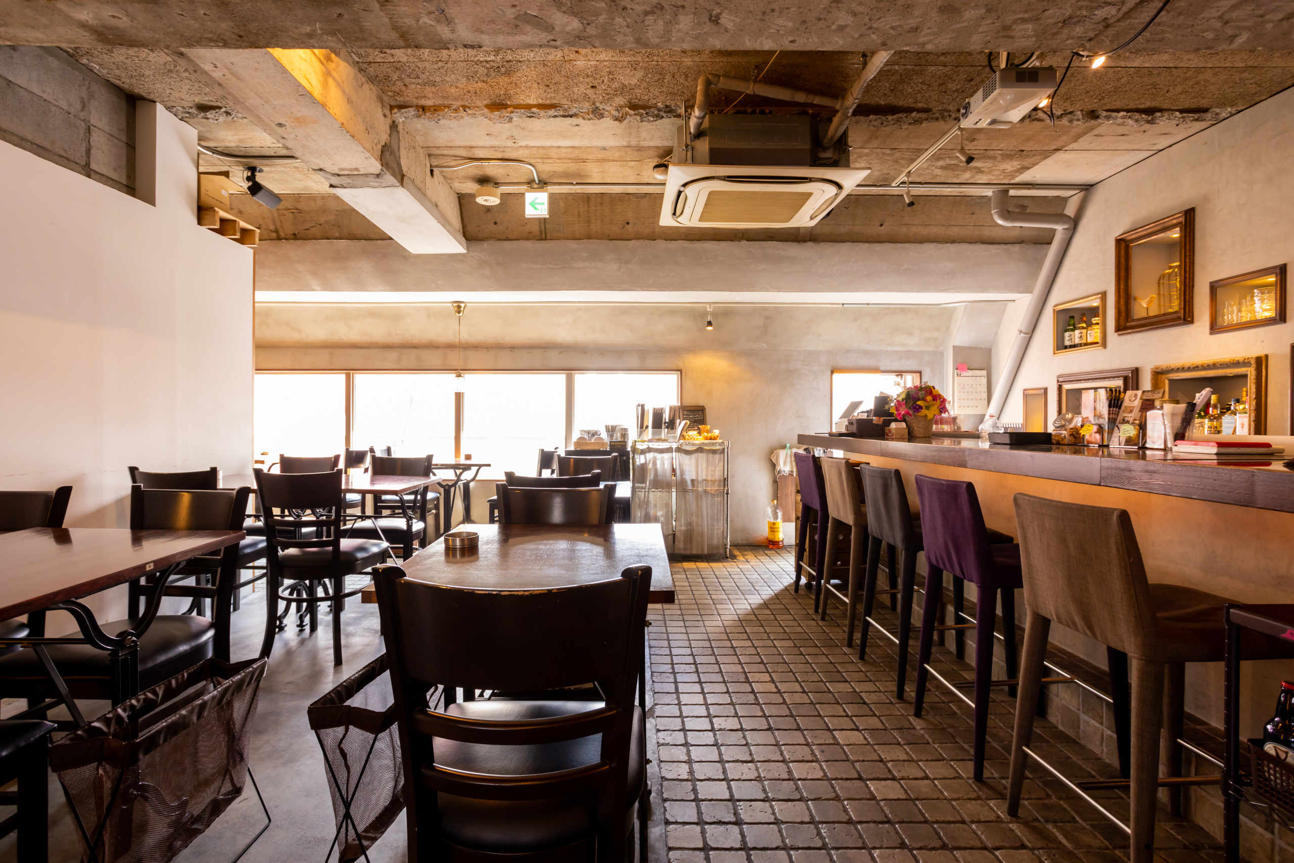 ホーム Cafe Bar Cecil 新宿三丁目駅 ダイニングバー